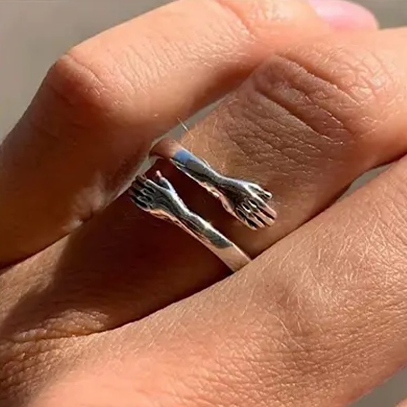 🔵𝟲𝟱%𝗢𝗙𝗙 𝗯𝘂𝗻𝗱𝗹𝗲𝘀 𝟯+🔵 NEW Hugging Arms Adjustable Ring - Picture 6 of 13